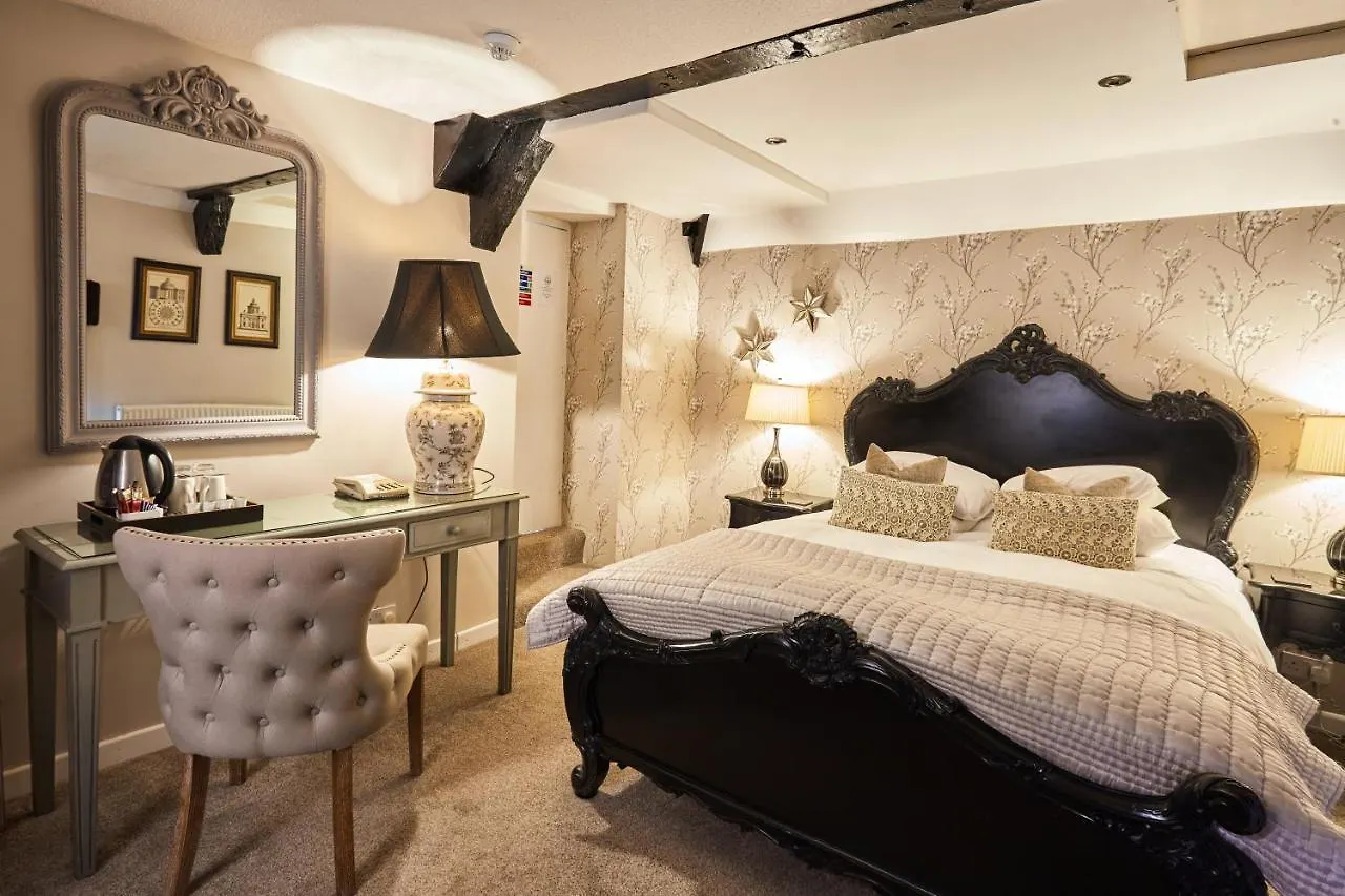 5 Central Tetbury Hotels Close to Chavenage House