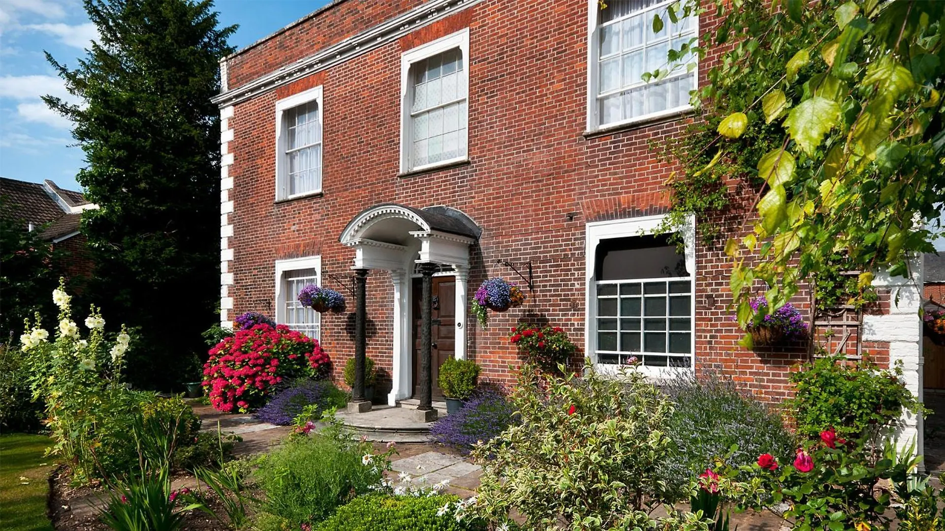 Where to Stay Near Old Sarum: 4 Hotels for Couples