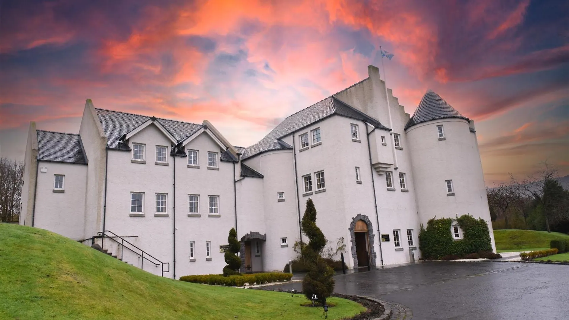 5 Luxury Hotels in Strathclyde for a Refined Scottish Stay