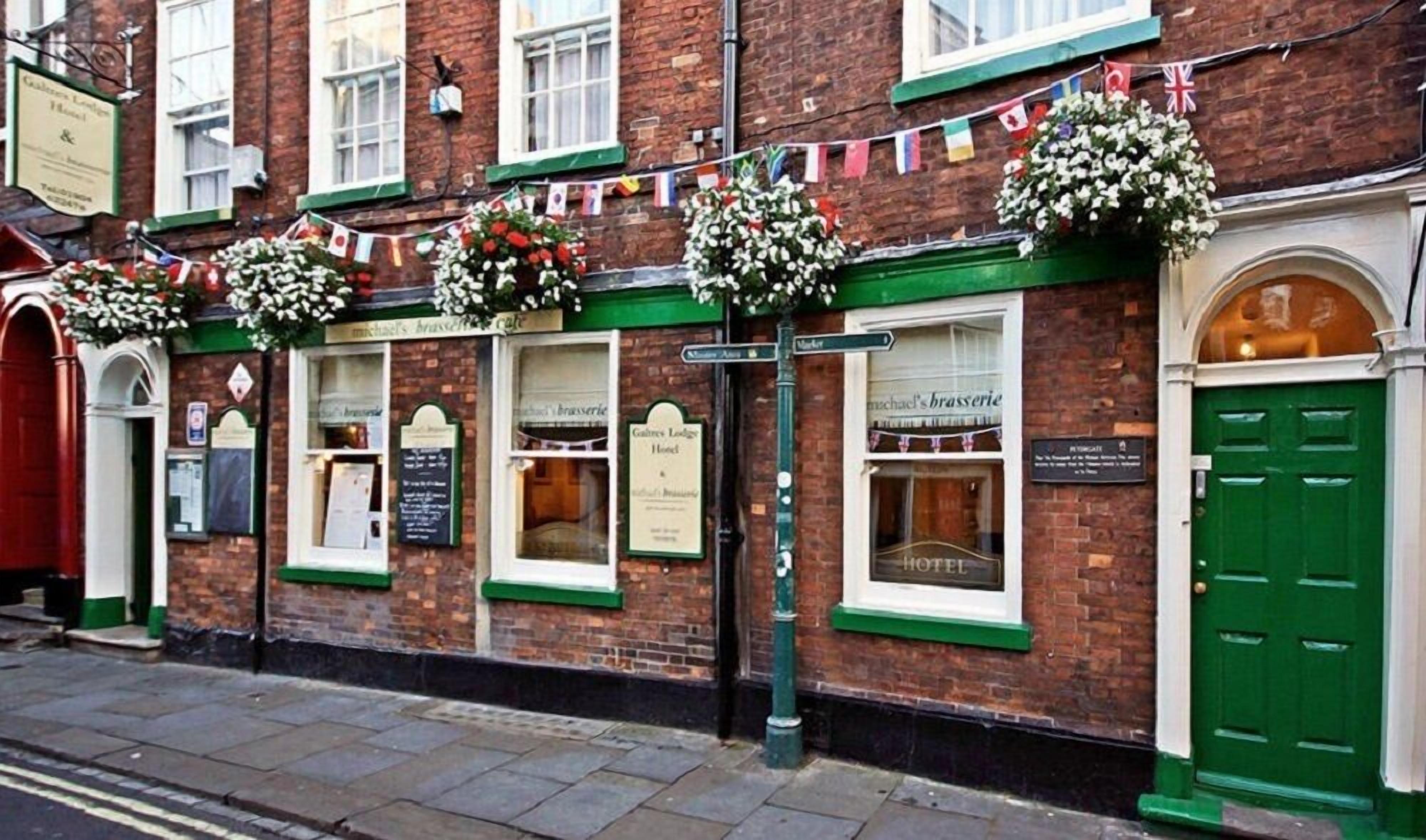 Where to Stay Near Water World York: 4 Hotels for Couples